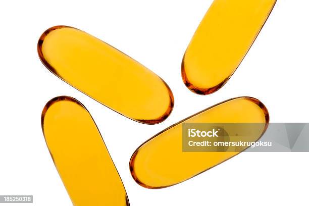 Cápsulas De Óleo De Peixe - Fotografias de stock e mais imagens de Amarelo - Amarelo, Antidepressivo, Comércio - Consumismo