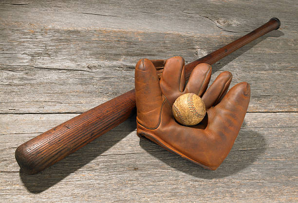 istock Antique baseball glove with old-time bat and ball 185250716