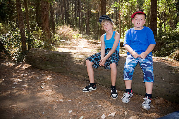 부시 boys - australia camping hiking family 뉴스 사진 이미지