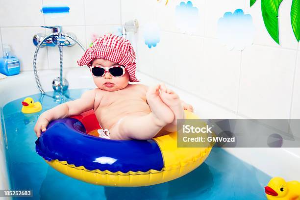 Sueños De Vacaciones Foto de stock y más banco de imágenes de Bebé - Bebé, Cinturón salvavidas, 6-11 meses