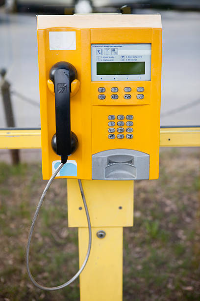 public, желтый оплату по телефону - coin operated pay phone telephone communication стоковые фото и изображения