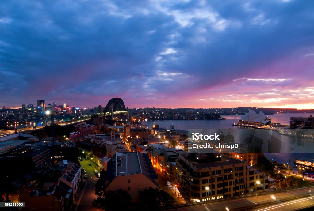 Veduta aerea della città all'alba - Foto stock royalty-free di Acqua