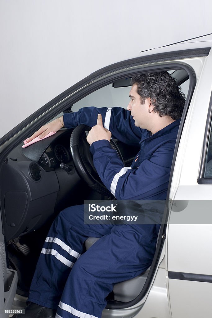 Lavare l'interno di automobile - Foto stock royalty-free di 25-29 anni