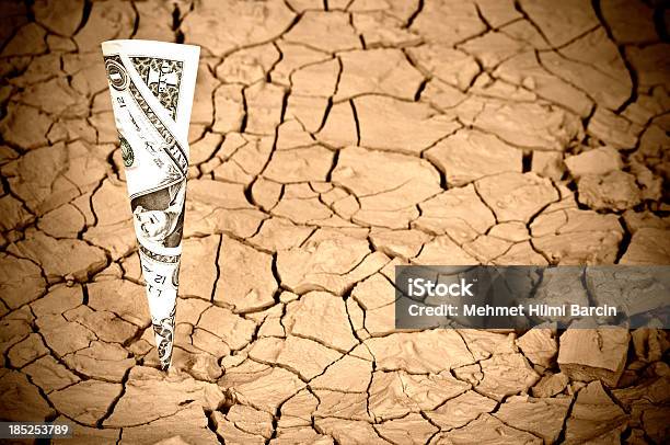 Foto de O Aquecimento Global Crescente Dinheiro e mais fotos de stock de Deserto - Deserto, Moeda Corrente, Transações Bancárias