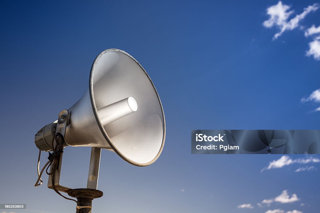 Altifalantes (alto-falantes) uma mensagem de difusão - Royalty-free Sistema Sonoro Foto de stock