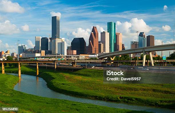 Хьюстон Skyline Автострада И Реку — стоковые фотографии и другие картинки Хьюстон - Техас - Хьюстон - Техас, Линия горизонта, Большой город