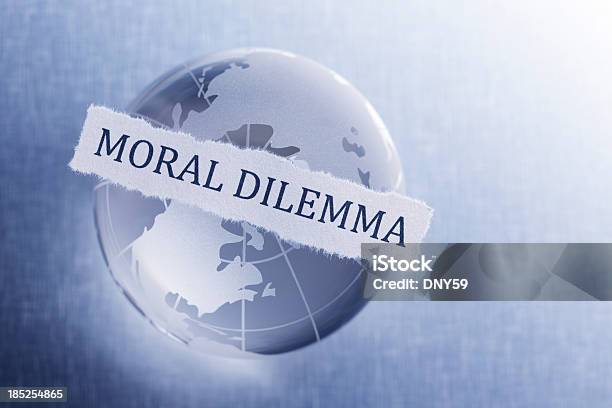 도덕적 딜레마 개념에 대한 스톡 사진 및 기타 이미지 - 개념, 개념과 주제, 결정