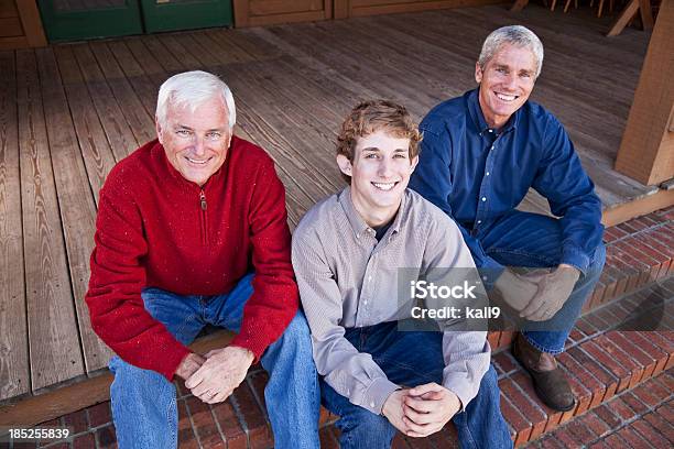 Tres Generaciones Foto de stock y más banco de imágenes de 16-17 años - 16-17 años, 18-19 años, 40-49 años