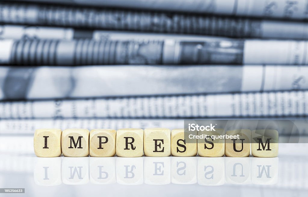 Impressum (deutschen Schreibweise)-Zeitungen in den Hintergrund - Lizenzfrei Impressum Stock-Foto