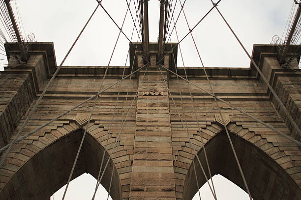 Arco de Ponte de Brooklyn em Nova York, Nova York - foto de acervo