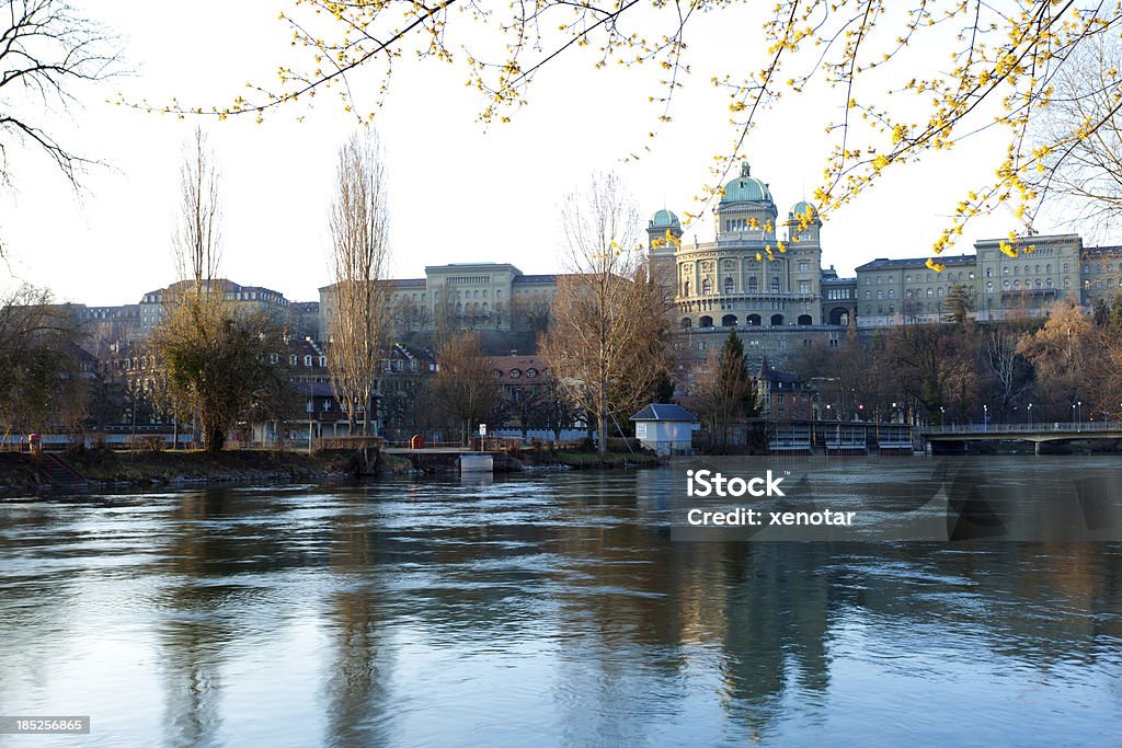 Palácio do Governo Federal da Suíça na primavera - Foto de stock de Edifício do Parlamento royalty-free