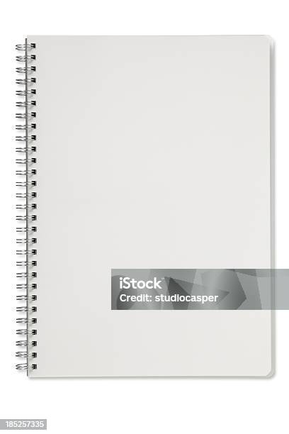 Cuaderno De Notas En Blanco Con Trazado De Recorte Foto de stock y más banco de imágenes de Cuaderno de apuntes - Cuaderno de apuntes, Espiral, Blanco - Color