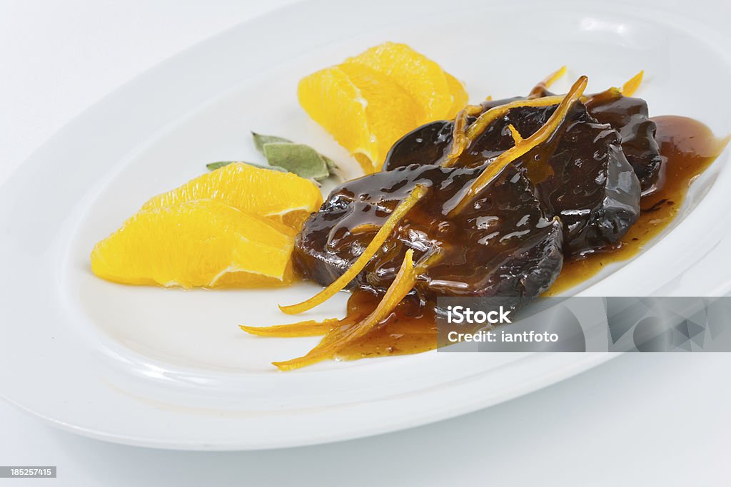 Stek w sosie z marchewki i pomarańczowy. - Zbiór zdjęć royalty-free (Biały)