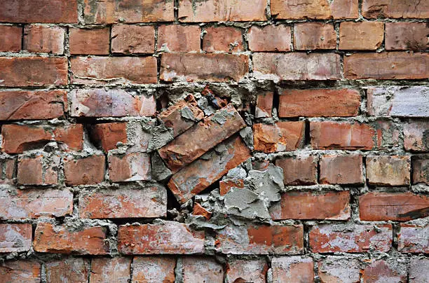 Most of brickwalls visible in English buildings show advanced decay. This wall shows a bad way to fix damage.