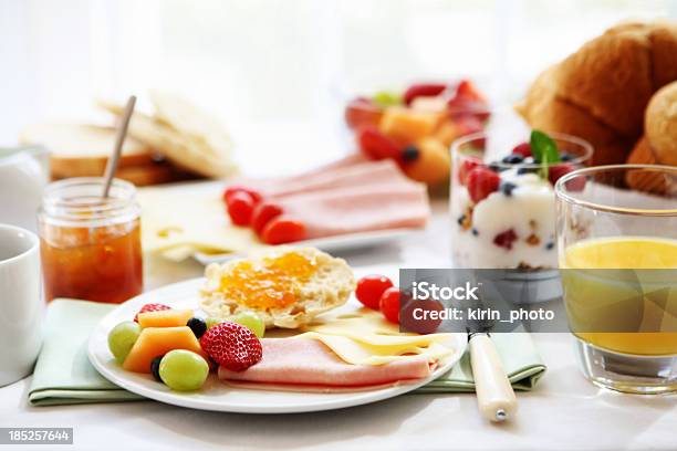 Frühstückstisch Stockfoto und mehr Bilder von Frühstück - Frühstück, Gedeck, Kaffee - Getränk