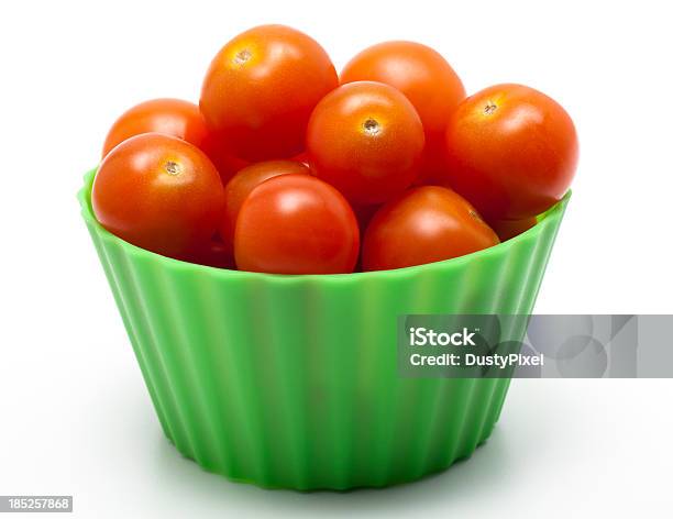 Photo libre de droit de Tomate Cerise Encas banque d'images et plus d'images libres de droit de Aliment - Aliment, Aliment cru, Barquette en papier