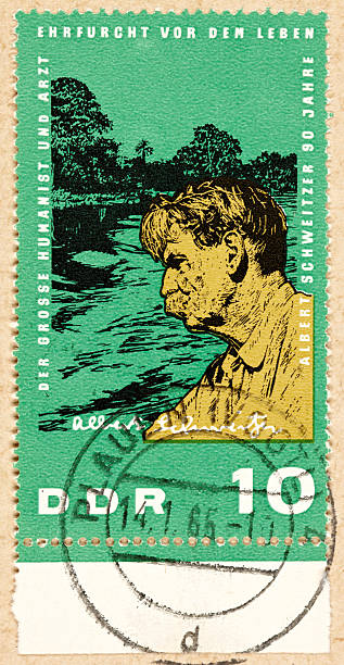 francobollo germania orientale 10 albert schweitzer - albert schweitzer foto e immagini stock