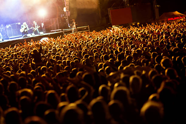 aclamar concert crowd - popular music concert stadium rock and roll crowd fotografías e imágenes de stock