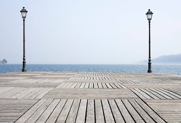 gardasee, salò - seepromenade stock-fotos und bilder