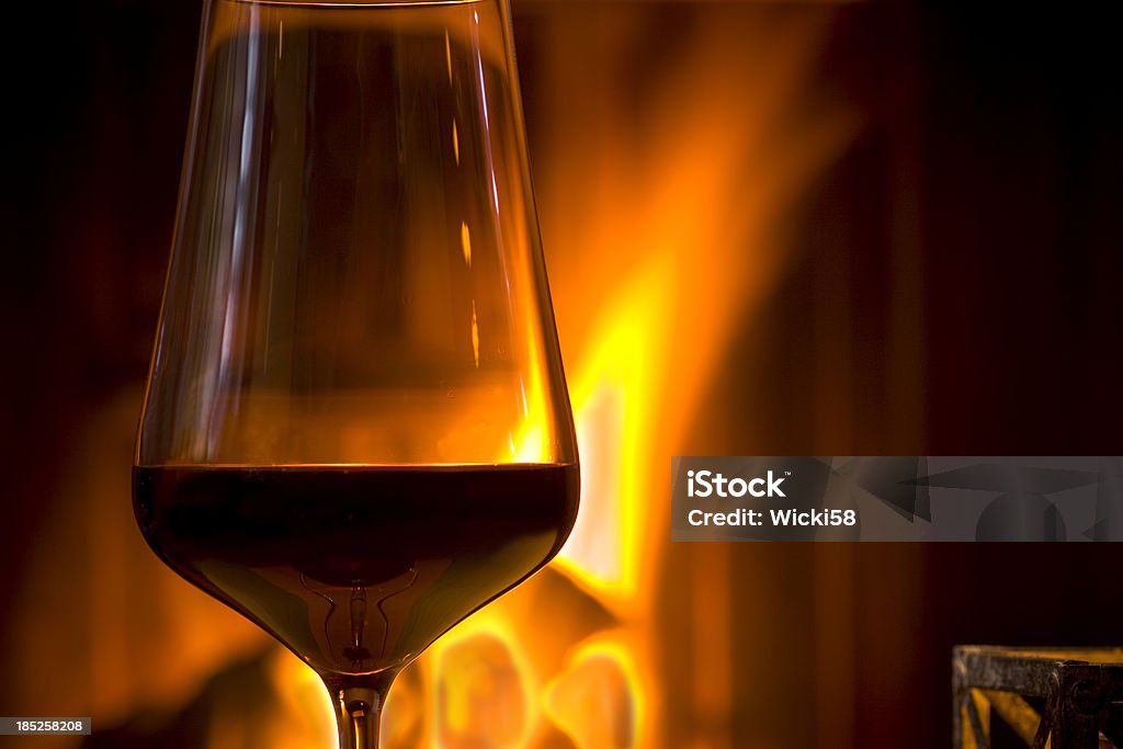 Вино by камина - Стоковые фото Алкоголь - напиток роялти-фри