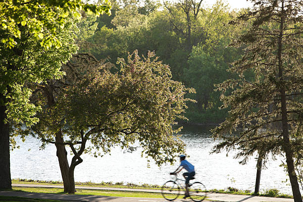istock Minneapolis Spring, Lake of the Isles scenic. 185258409
