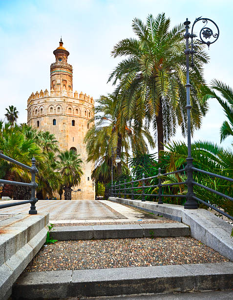 황금의 탑 인 세빌리아, 스페인 - seville torre del oro sevilla spain 뉴스 사진 이미지