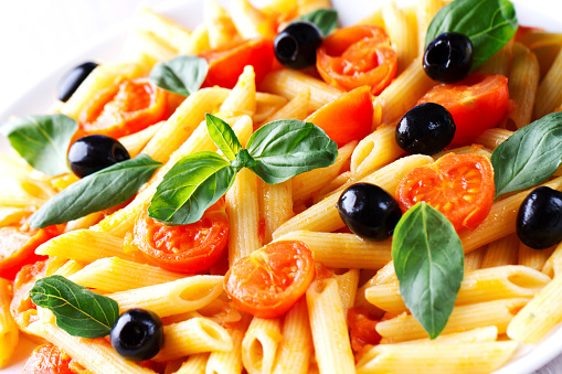Pasta with fresh tomatoes and basil