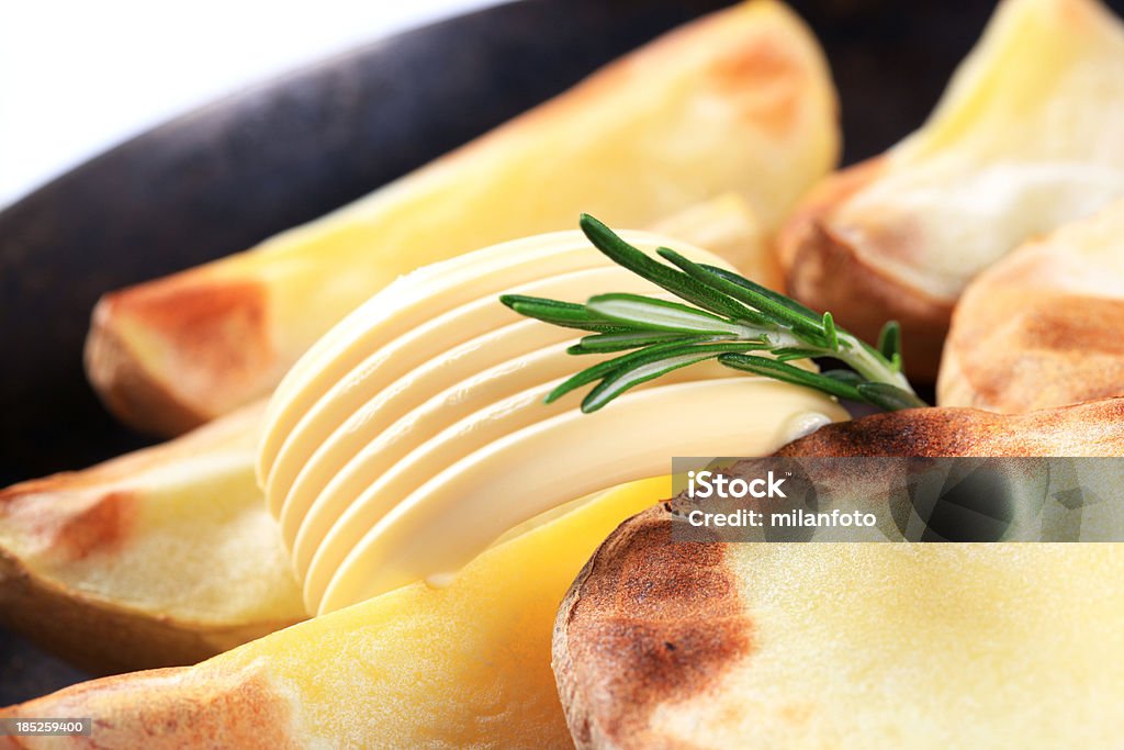 로스트한 감자와 버터 - 로열티 프리 0명 스톡 사진