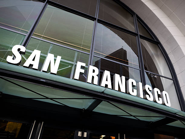 istock Downtown San Francisco sign 185260750