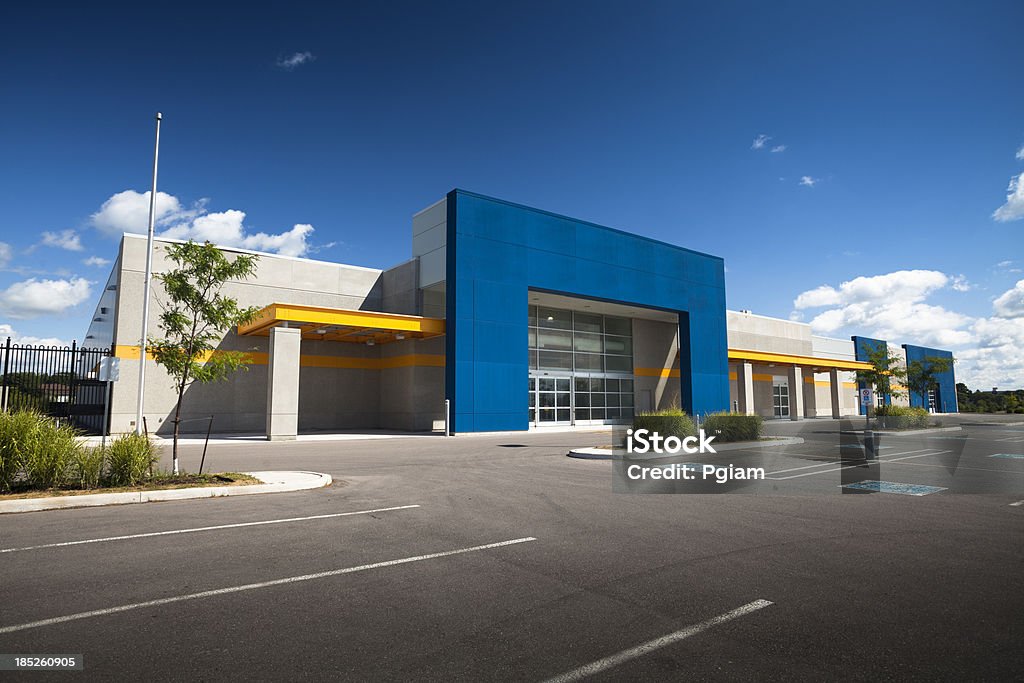 Loja de varejo com sinal em branco - Foto de stock de Shopping center royalty-free