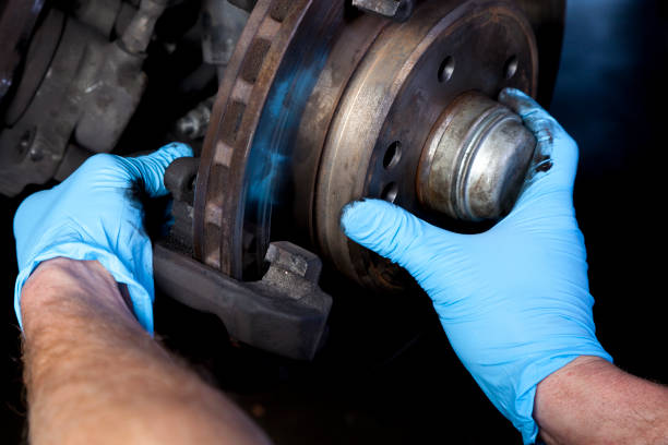 auto naprawa - auto repair shop adult auto mechanic blue zdjęcia i obrazy z banku zdjęć