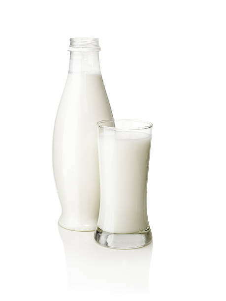 istock Glass and bottle of milk 185261159