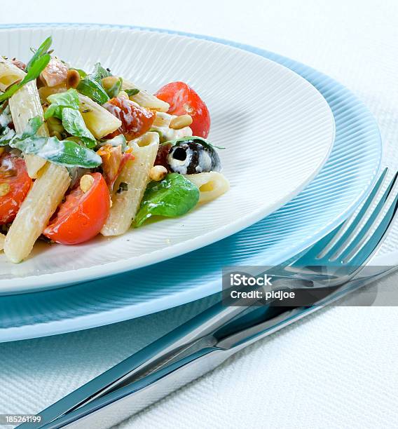 Photo libre de droit de Salade De Pâtes Et De Roquette Et De Tomates Cerises banque d'images et plus d'images libres de droit de Aliment