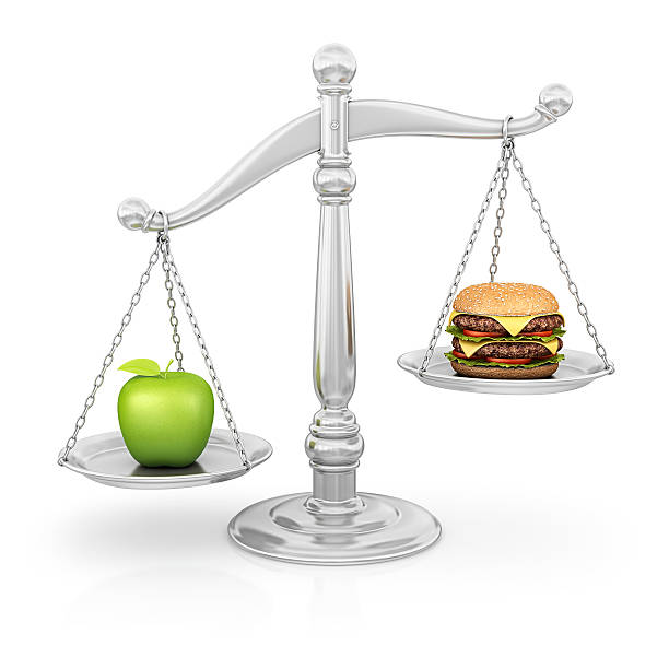 gesunde und ungesunde ernährung waage - three dimensional hamburger unhealthy eating isolated on white stock-fotos und bilder