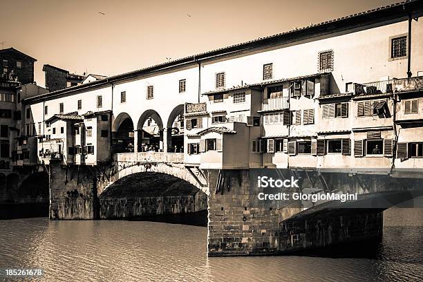 Foto de Ponte Ponte Vecchio Em Florença Tons De Sépia e mais fotos de stock de Arcaico - Arcaico, Arquitetura, Cidade