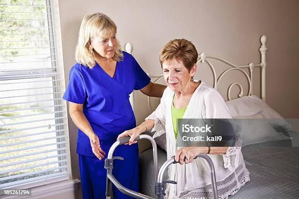 홈화면 건강관리와 인부 여자 노인 2명에 대한 스톡 사진 및 기타 이미지 - 2명, 50-59세, 70-79세