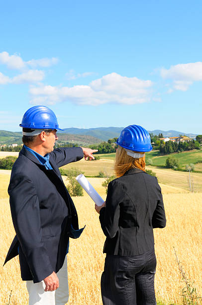 istock Engineers Planning in the Countryside 185262091