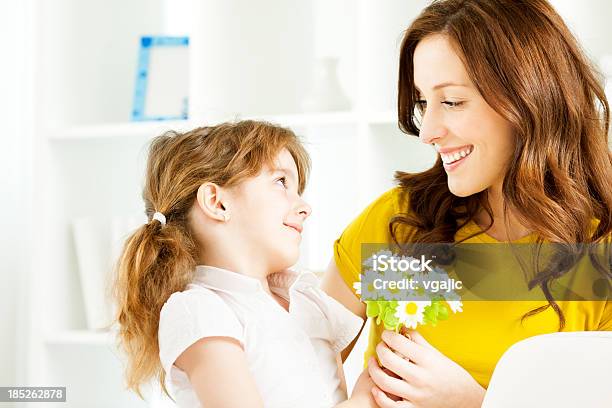 Foto de Dia Das Mães e mais fotos de stock de Presente - Presente, 25-30 Anos, Adolescente