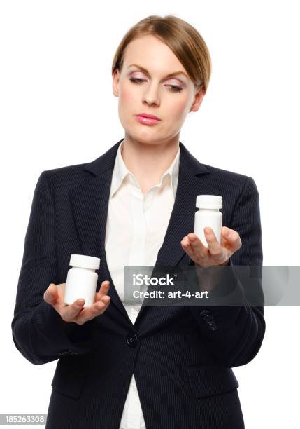 薬を選ぶ女性 - 医薬品のストックフォトや画像を多数ご用意 - 医薬品, ビジネスパーソン, カプセル剤