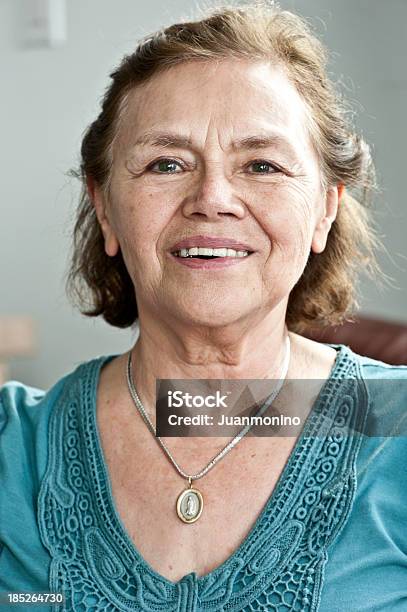 Foto de Sênior Mulher Sorrindo e mais fotos de stock de Mulheres Idosas - Mulheres Idosas, 60 Anos, 65-69 anos