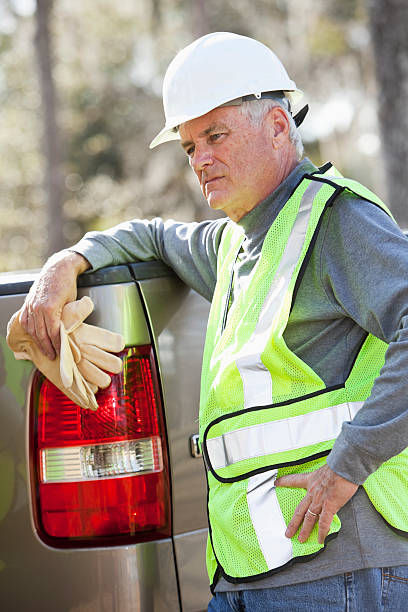istock Manual worker wearing hardhat and safety vest 185265205