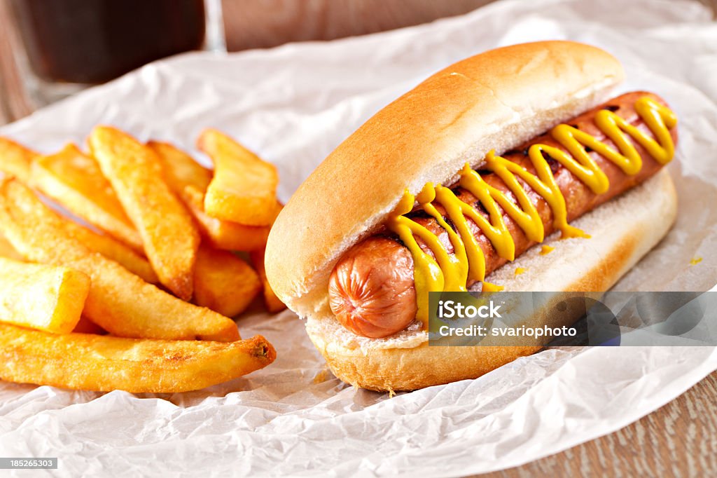 Hotdog y fritas - Foto de stock de Alimento libre de derechos