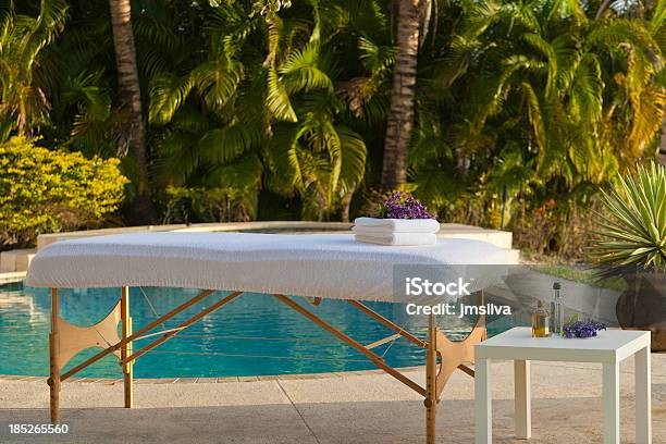 El Spa Foto de stock y más banco de imágenes de Mesa de masajes - Mesa de masajes, Piscina, Dar masajes