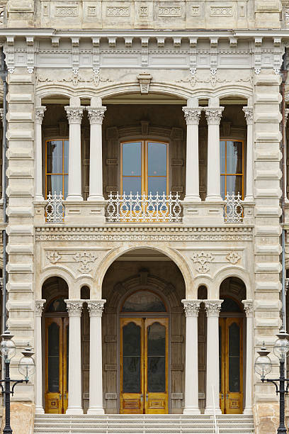 istock Iolani Palace Entrance 185266014