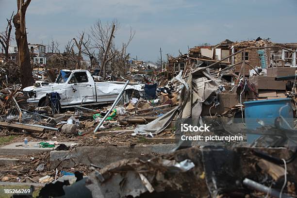À Violência Após Um Tornado - Fotografias de stock e mais imagens de Tornado - Tornado, Acidente Natural, Danificado