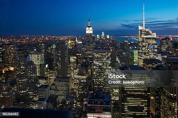 Vista Aérea De La Ciudad De Nueva York En El Atardecer Foto de stock y más banco de imágenes de Aire libre