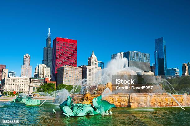 Photo libre de droit de Ville De Chicago Et De Buckingham Fountain banque d'images et plus d'images libres de droit de Arbre - Arbre, Bleu, Buckingham Fountain