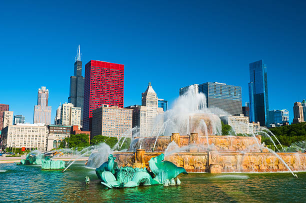 istock Chicago skyline and Buckingham Fountain 185266515