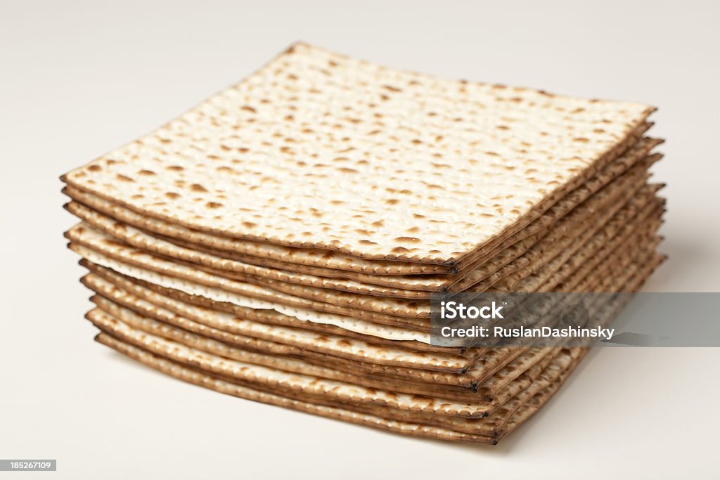 Páscoa judaica matzos. - Foto de stock de Matzo royalty-free