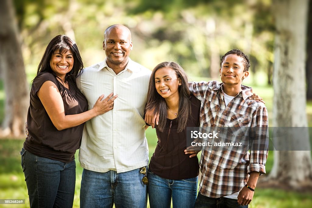 Gran Foto de familia - Foto de stock de Familia libre de derechos